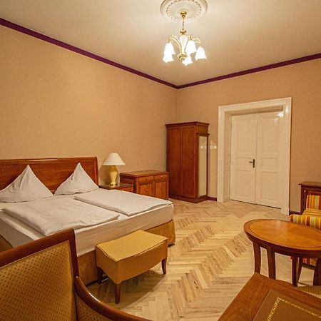 4 Bedrooms 130M2 Apartment At The Main City Square Praha Bagian luar foto