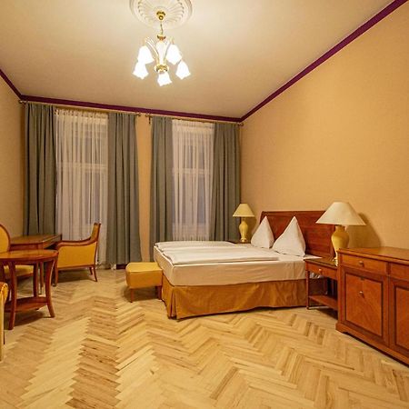 4 Bedrooms 130M2 Apartment At The Main City Square Praha Bagian luar foto
