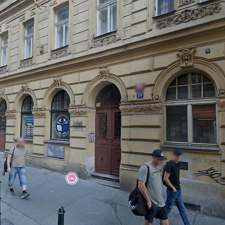 4 Bedrooms 130M2 Apartment At The Main City Square Praha Bagian luar foto