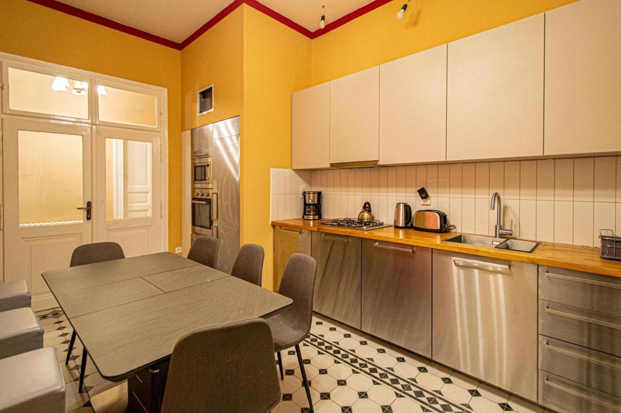 4 Bedrooms 130M2 Apartment At The Main City Square Praha Bagian luar foto