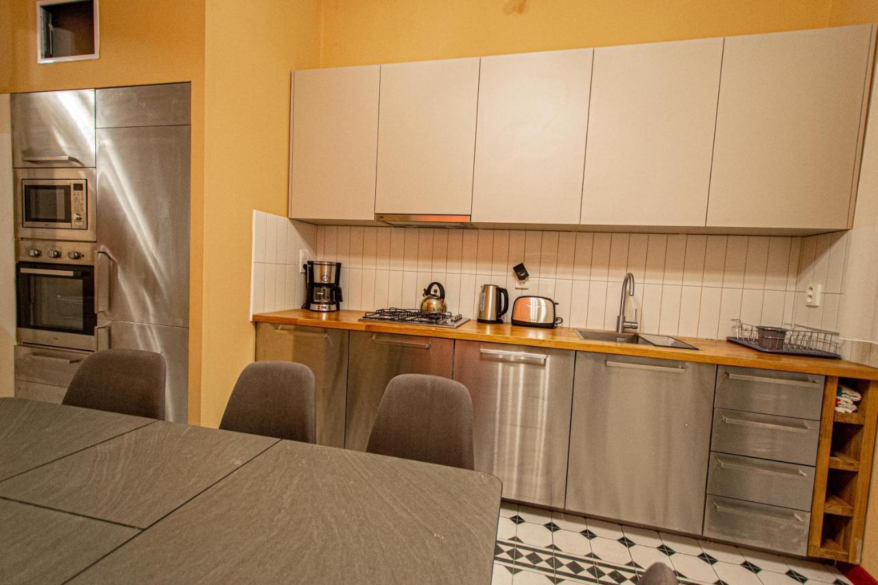 4 Bedrooms 130M2 Apartment At The Main City Square Praha Bagian luar foto