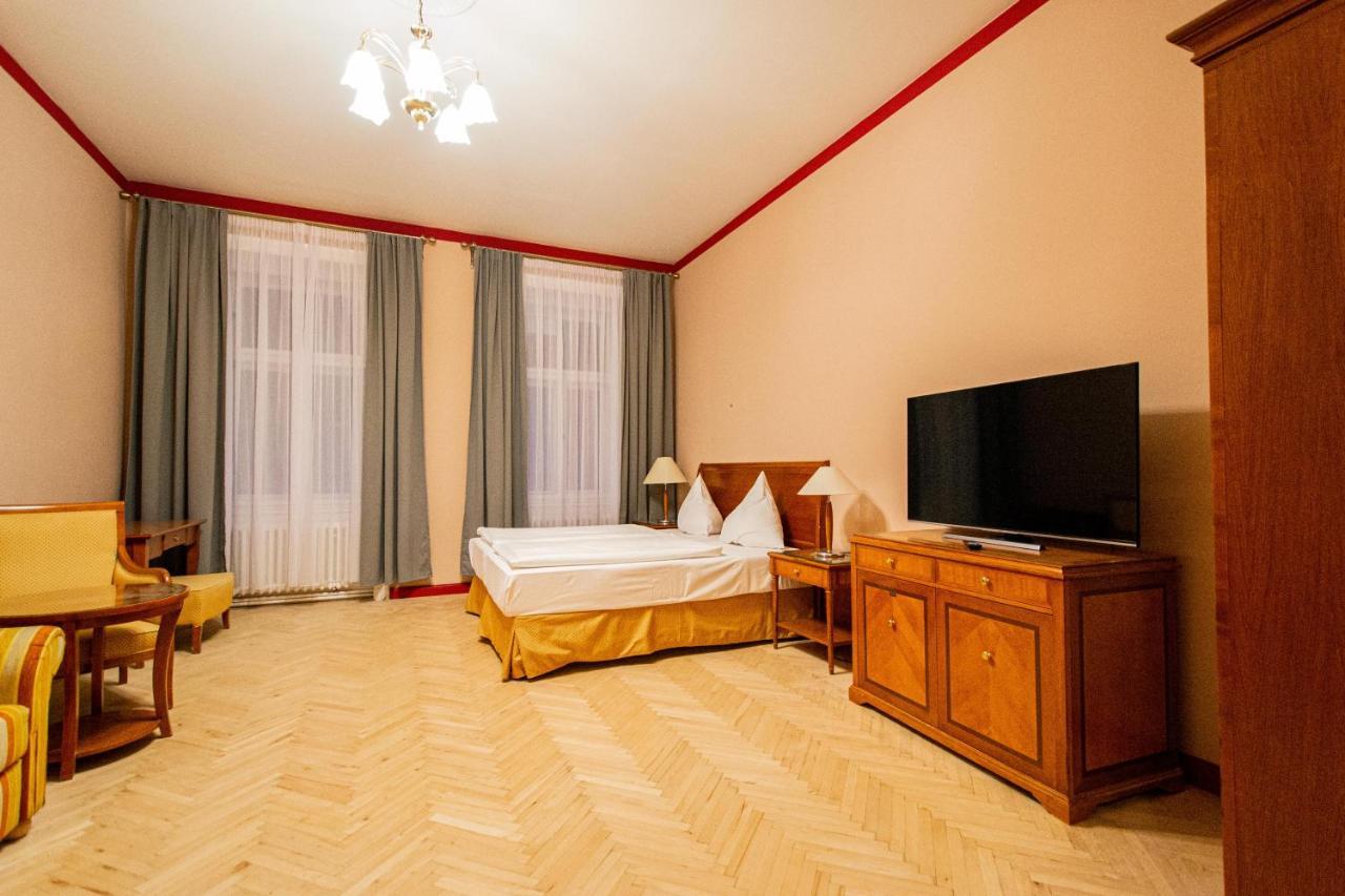 4 Bedrooms 130M2 Apartment At The Main City Square Praha Bagian luar foto