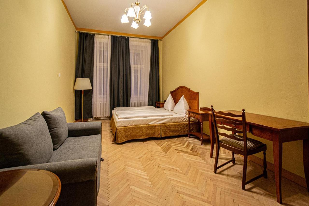 4 Bedrooms 130M2 Apartment At The Main City Square Praha Bagian luar foto