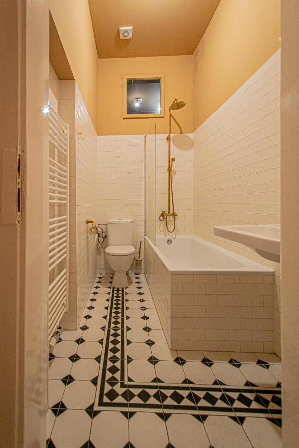 4 Bedrooms 130M2 Apartment At The Main City Square Praha Bagian luar foto