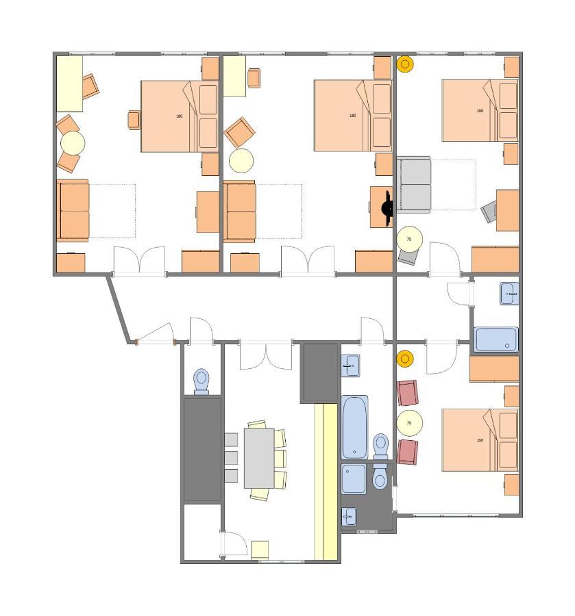 4 Bedrooms 130M2 Apartment At The Main City Square Praha Bagian luar foto