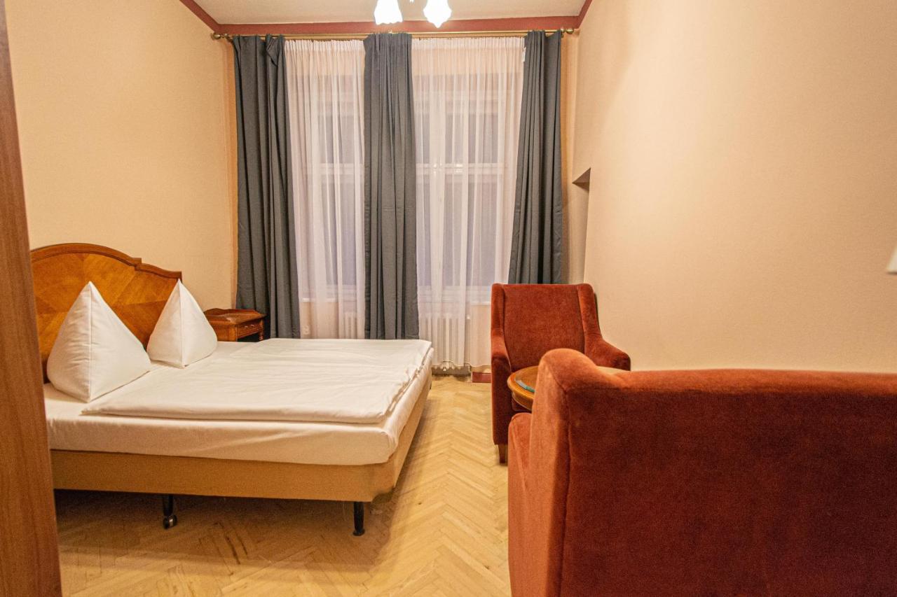 4 Bedrooms 130M2 Apartment At The Main City Square Praha Bagian luar foto