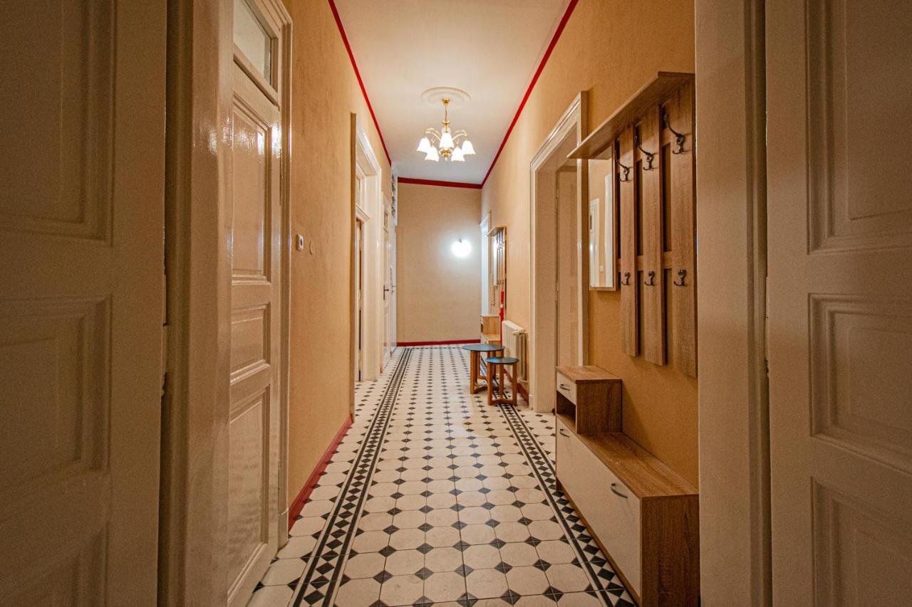 4 Bedrooms 130M2 Apartment At The Main City Square Praha Bagian luar foto